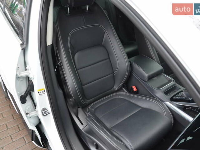 Черный Ягуар I-Pace, объемом двигателя 0 л и пробегом 49 тыс. км за 29900 $, фото 43 на Automoto.ua