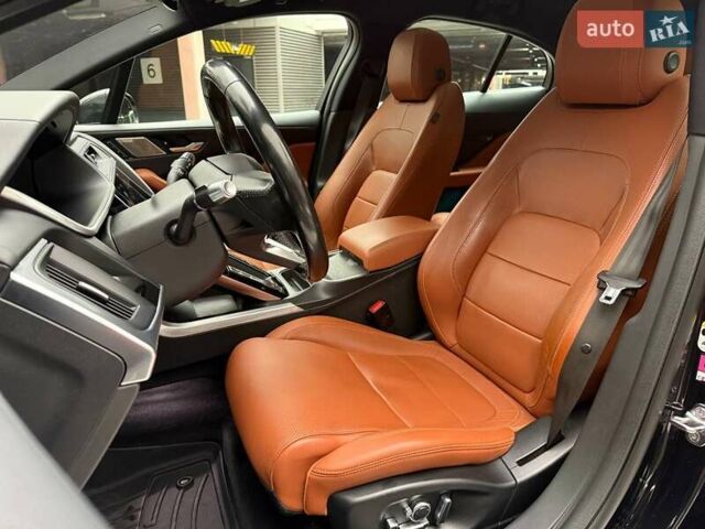 Чорний Ягуар I-Pace, об'ємом двигуна 0 л та пробігом 75 тис. км за 32990 $, фото 11 на Automoto.ua