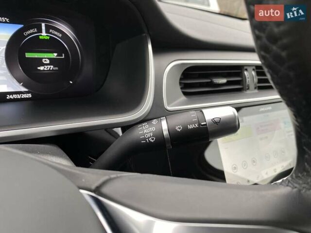 Черный Ягуар I-Pace, объемом двигателя 0 л и пробегом 98 тыс. км за 25200 $, фото 36 на Automoto.ua