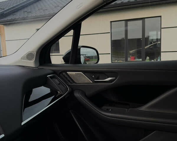 Черный Ягуар I-Pace, объемом двигателя 0 л и пробегом 115 тыс. км за 26800 $, фото 33 на Automoto.ua