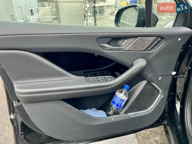 Черный Ягуар I-Pace, объемом двигателя 0 л и пробегом 116 тыс. км за 23990 $, фото 19 на Automoto.ua