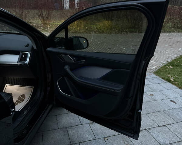 Черный Ягуар I-Pace, объемом двигателя 0 л и пробегом 69 тыс. км за 29900 $, фото 24 на Automoto.ua