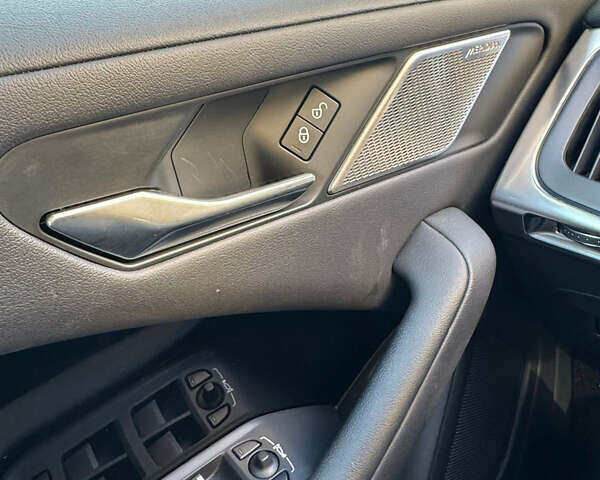 Черный Ягуар I-Pace, объемом двигателя 0 л и пробегом 97 тыс. км за 23000 $, фото 6 на Automoto.ua
