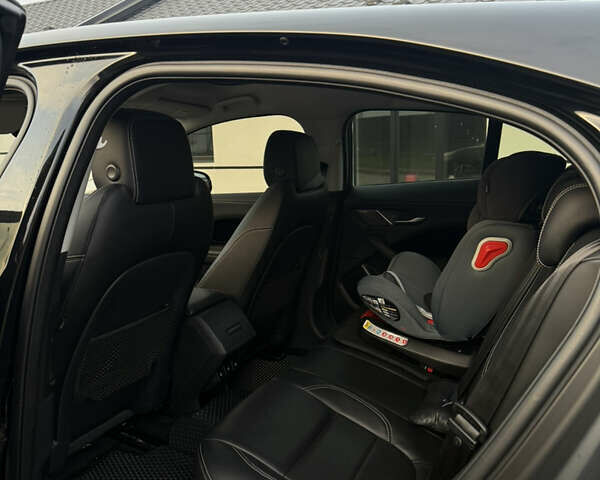 Черный Ягуар I-Pace, объемом двигателя 0 л и пробегом 115 тыс. км за 26800 $, фото 41 на Automoto.ua