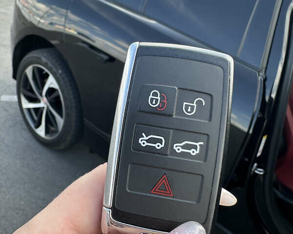 Черный Ягуар I-Pace, объемом двигателя 0 л и пробегом 74 тыс. км за 28800 $, фото 29 на Automoto.ua
