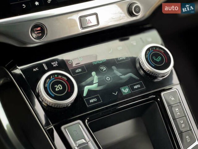 Черный Ягуар I-Pace, объемом двигателя 0 л и пробегом 138 тыс. км за 24500 $, фото 76 на Automoto.ua