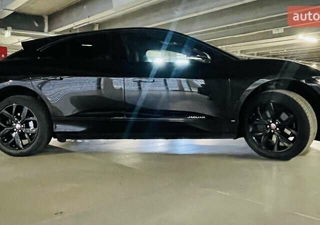 Черный Ягуар I-Pace, объемом двигателя 0 л и пробегом 79 тыс. км за 24300 $, фото 71 на Automoto.ua