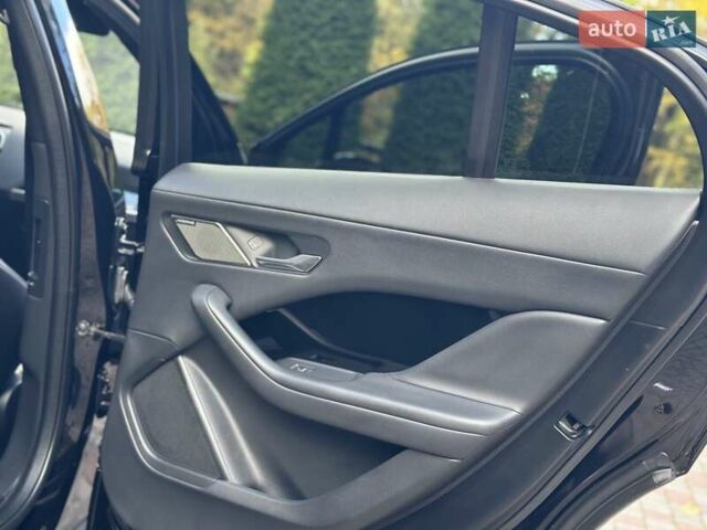 Черный Ягуар I-Pace, объемом двигателя 0 л и пробегом 80 тыс. км за 22750 $, фото 48 на Automoto.ua