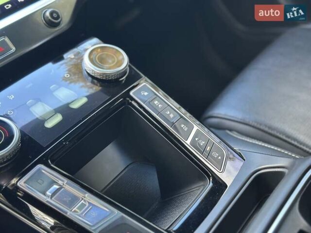 Черный Ягуар I-Pace, объемом двигателя 0 л и пробегом 78 тыс. км за 22700 $, фото 56 на Automoto.ua