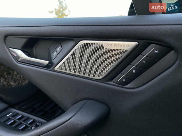 Черный Ягуар I-Pace, объемом двигателя 0 л и пробегом 120 тыс. км за 24900 $, фото 8 на Automoto.ua