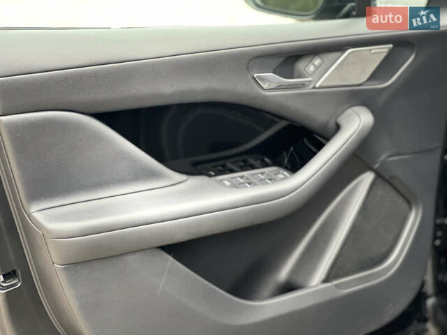 Черный Ягуар I-Pace, объемом двигателя 0 л и пробегом 143 тыс. км за 20500 $, фото 25 на Automoto.ua
