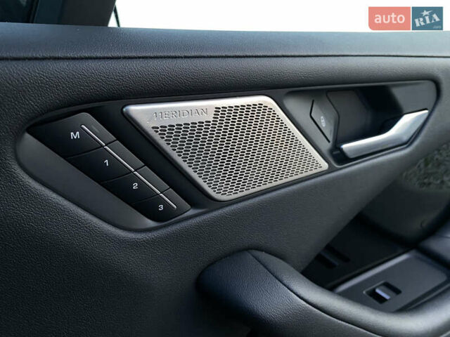 Черный Ягуар I-Pace, объемом двигателя 0 л и пробегом 120 тыс. км за 25900 $, фото 132 на Automoto.ua