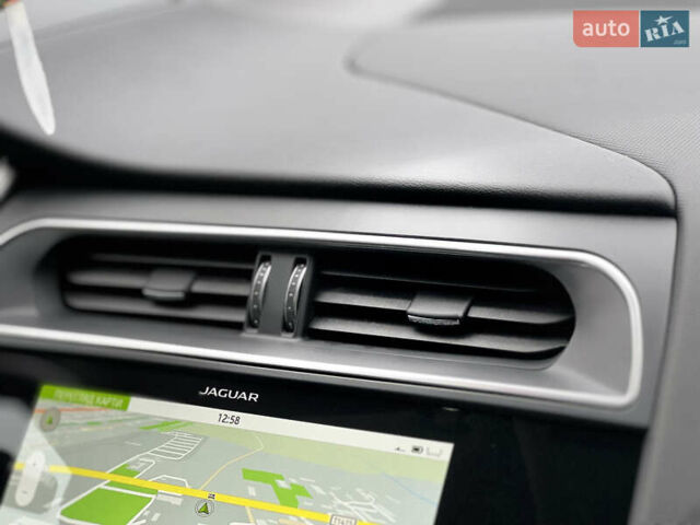Черный Ягуар I-Pace, объемом двигателя 0 л и пробегом 143 тыс. км за 20500 $, фото 49 на Automoto.ua