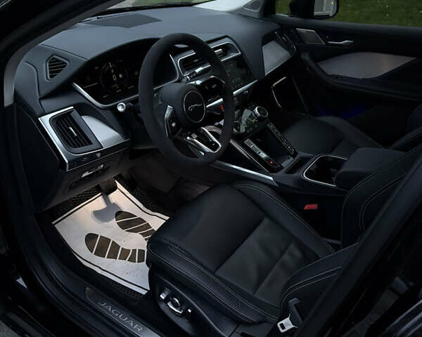 Черный Ягуар I-Pace, объемом двигателя 0 л и пробегом 69 тыс. км за 29900 $, фото 13 на Automoto.ua