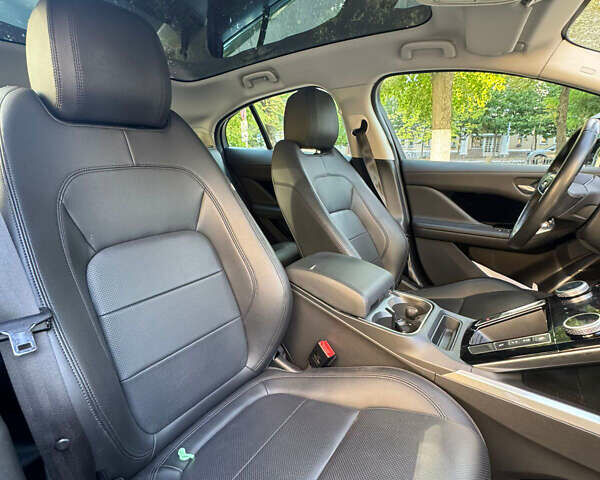 Черный Ягуар I-Pace, объемом двигателя 0 л и пробегом 97 тыс. км за 23000 $, фото 7 на Automoto.ua