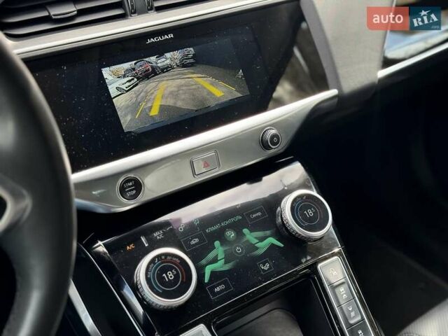 Черный Ягуар I-Pace, объемом двигателя 0 л и пробегом 95 тыс. км за 21500 $, фото 12 на Automoto.ua