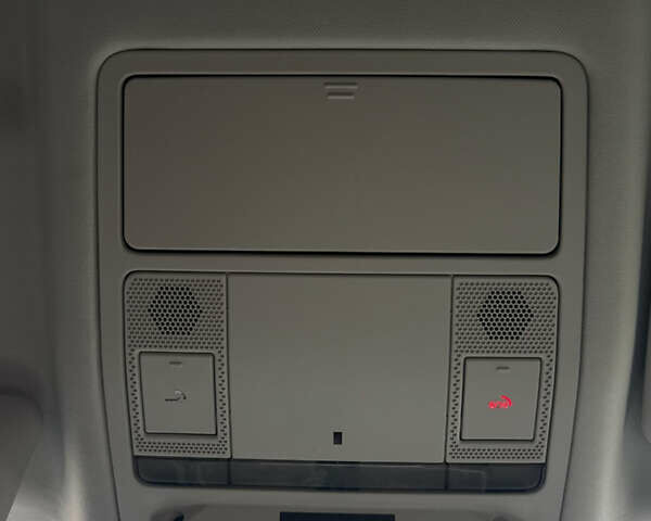 Черный Ягуар I-Pace, объемом двигателя 0 л и пробегом 115 тыс. км за 26800 $, фото 12 на Automoto.ua