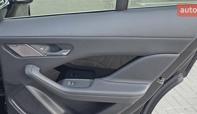 Черный Ягуар I-Pace, объемом двигателя 0 л и пробегом 94 тыс. км за 23500 $, фото 71 на Automoto.ua