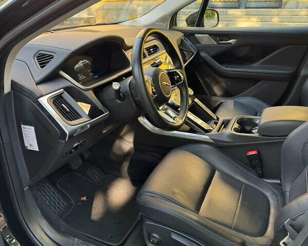 Черный Ягуар I-Pace, объемом двигателя 0 л и пробегом 97 тыс. км за 23000 $, фото 4 на Automoto.ua