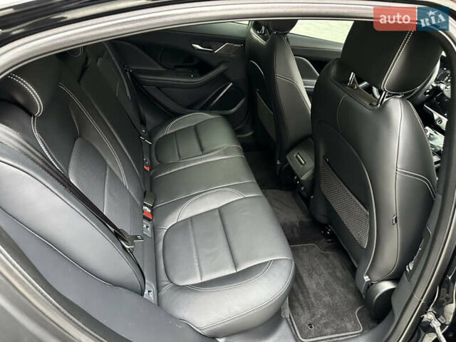 Черный Ягуар I-Pace, объемом двигателя 0 л и пробегом 62 тыс. км за 31800 $, фото 34 на Automoto.ua