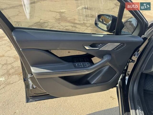 Черный Ягуар I-Pace, объемом двигателя 0 л и пробегом 78 тыс. км за 26000 $, фото 8 на Automoto.ua
