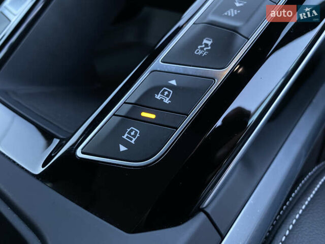 Черный Ягуар I-Pace, объемом двигателя 0 л и пробегом 64 тыс. км за 29900 $, фото 4 на Automoto.ua