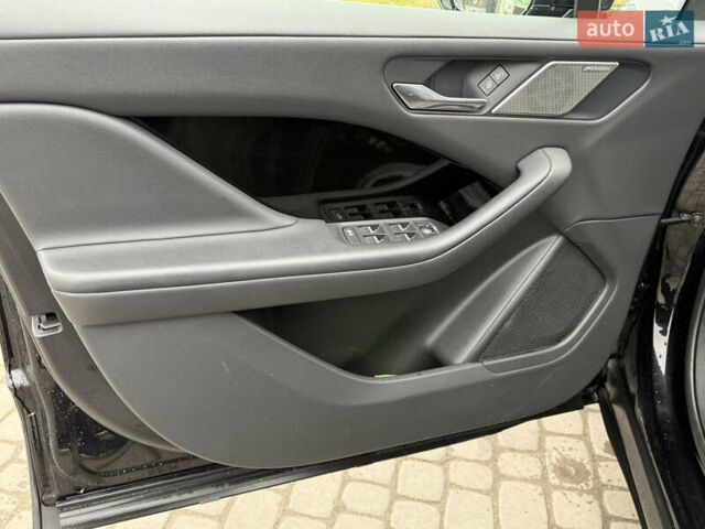 Чорний Ягуар I-Pace, об'ємом двигуна 0 л та пробігом 93 тис. км за 21499 $, фото 27 на Automoto.ua