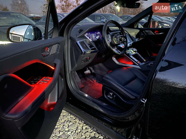 Черный Ягуар I-Pace, объемом двигателя 0 л и пробегом 64 тыс. км за 29900 $, фото 2 на Automoto.ua
