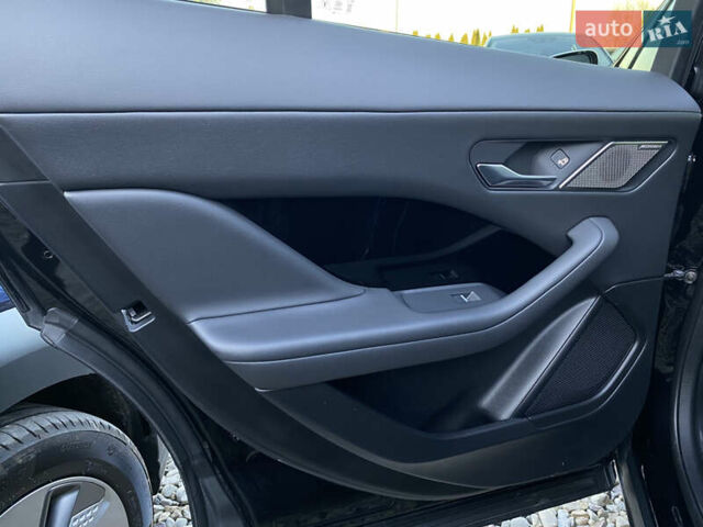 Черный Ягуар I-Pace, объемом двигателя 0 л и пробегом 64 тыс. км за 29900 $, фото 136 на Automoto.ua