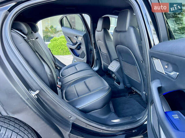 Черный Ягуар I-Pace, объемом двигателя 0 л и пробегом 90 тыс. км за 25950 $, фото 76 на Automoto.ua