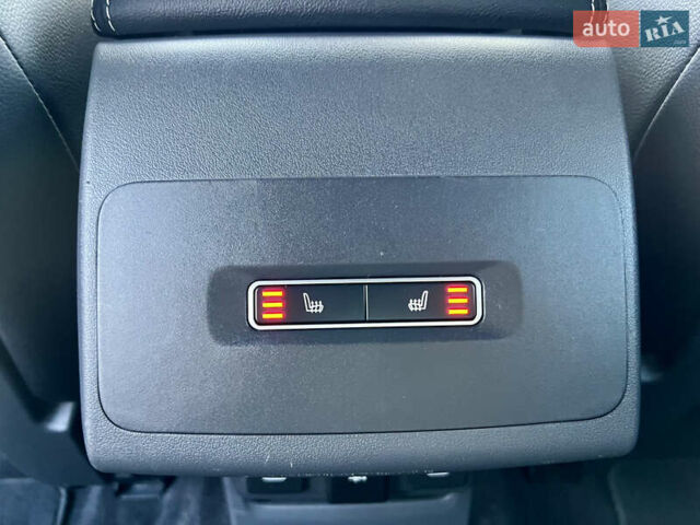 Черный Ягуар I-Pace, объемом двигателя 0 л и пробегом 90 тыс. км за 25550 $, фото 71 на Automoto.ua
