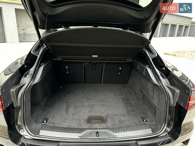 Черный Ягуар I-Pace, объемом двигателя 0 л и пробегом 62 тыс. км за 31800 $, фото 43 на Automoto.ua