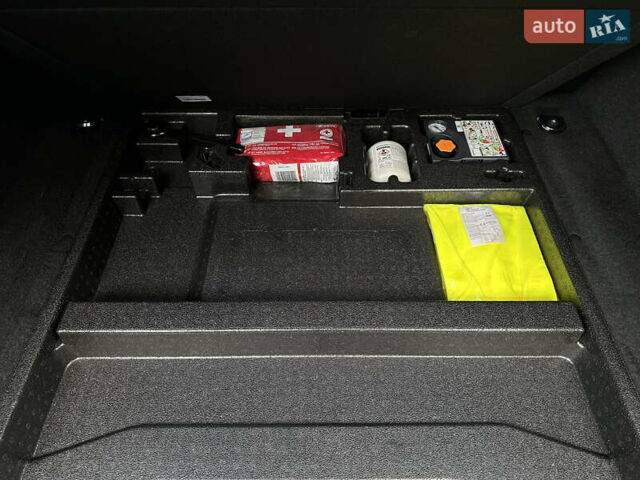 Чорний Ягуар I-Pace, об'ємом двигуна 0 л та пробігом 37 тис. км за 32300 $, фото 34 на Automoto.ua