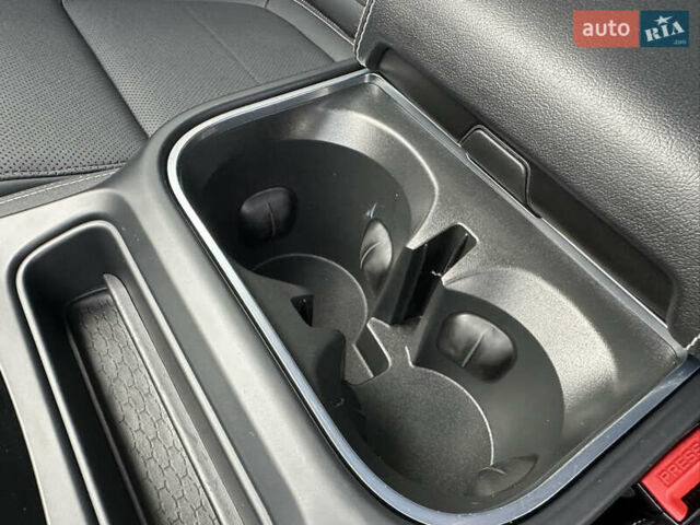 Черный Ягуар I-Pace, объемом двигателя 0 л и пробегом 75 тыс. км за 22900 $, фото 76 на Automoto.ua