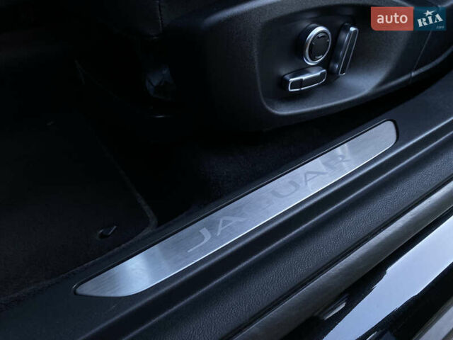 Черный Ягуар I-Pace, объемом двигателя 0 л и пробегом 64 тыс. км за 29900 $, фото 59 на Automoto.ua
