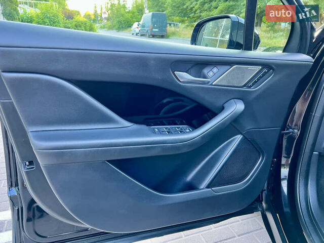 Черный Ягуар I-Pace, объемом двигателя 0 л и пробегом 90 тыс. км за 25950 $, фото 40 на Automoto.ua