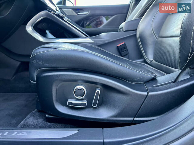 Черный Ягуар I-Pace, объемом двигателя 0 л и пробегом 90 тыс. км за 25950 $, фото 45 на Automoto.ua