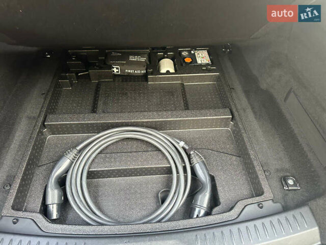 Черный Ягуар I-Pace, объемом двигателя 0 л и пробегом 75 тыс. км за 22900 $, фото 53 на Automoto.ua