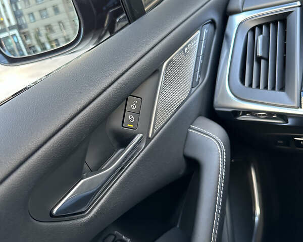 Черный Ягуар I-Pace, объемом двигателя 0 л и пробегом 90 тыс. км за 71906 $, фото 26 на Automoto.ua