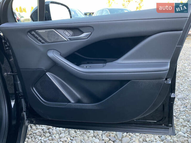 Черный Ягуар I-Pace, объемом двигателя 0 л и пробегом 64 тыс. км за 29900 $, фото 156 на Automoto.ua