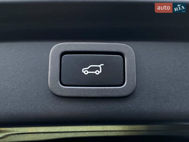 Черный Ягуар I-Pace, объемом двигателя 0 л и пробегом 64 тыс. км за 29900 $, фото 147 на Automoto.ua