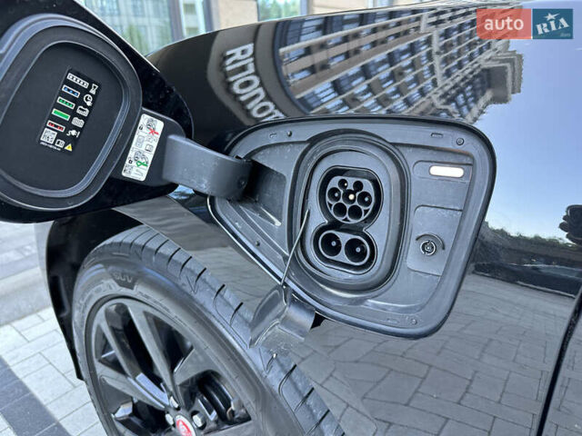 Черный Ягуар I-Pace, объемом двигателя 0 л и пробегом 90 тыс. км за 71906 $, фото 7 на Automoto.ua