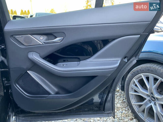 Черный Ягуар I-Pace, объемом двигателя 0 л и пробегом 64 тыс. км за 29900 $, фото 151 на Automoto.ua