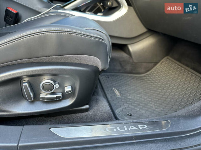 Черный Ягуар I-Pace, объемом двигателя 0 л и пробегом 90 тыс. км за 71906 $, фото 11 на Automoto.ua