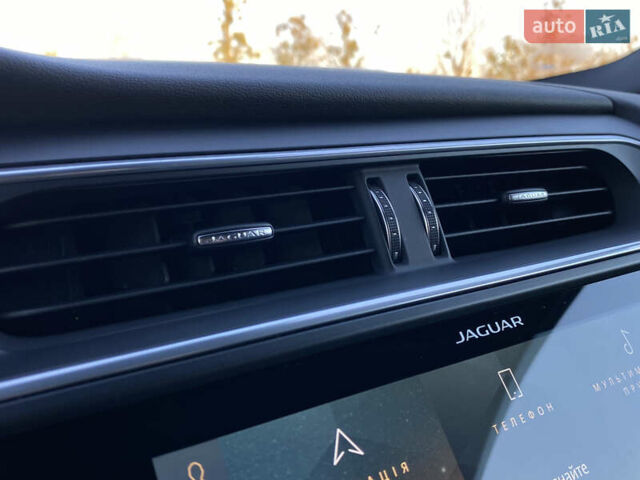 Черный Ягуар I-Pace, объемом двигателя 0 л и пробегом 64 тыс. км за 29900 $, фото 85 на Automoto.ua