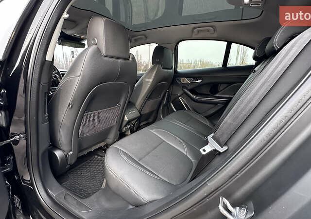 Черный Ягуар I-Pace, объемом двигателя 0 л и пробегом 149 тыс. км за 22300 $, фото 27 на Automoto.ua