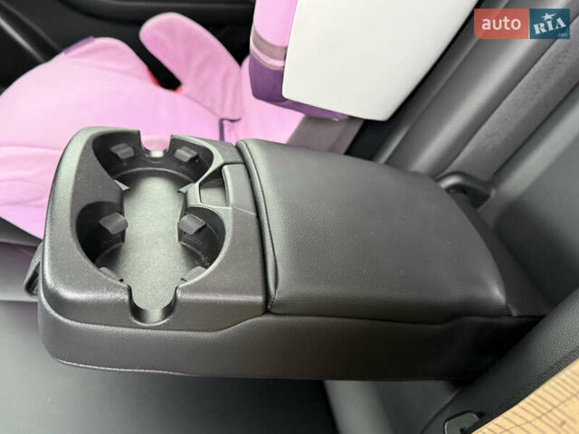 Чорний Ягуар I-Pace, об'ємом двигуна 0 л та пробігом 93 тис. км за 21499 $, фото 41 на Automoto.ua