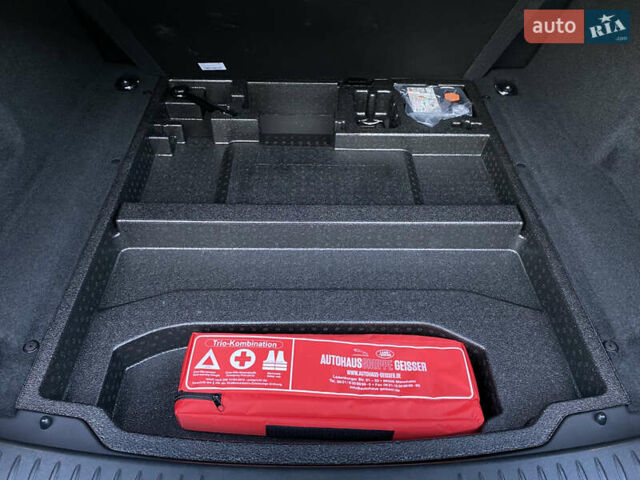 Черный Ягуар I-Pace, объемом двигателя 0 л и пробегом 64 тыс. км за 29900 $, фото 149 на Automoto.ua