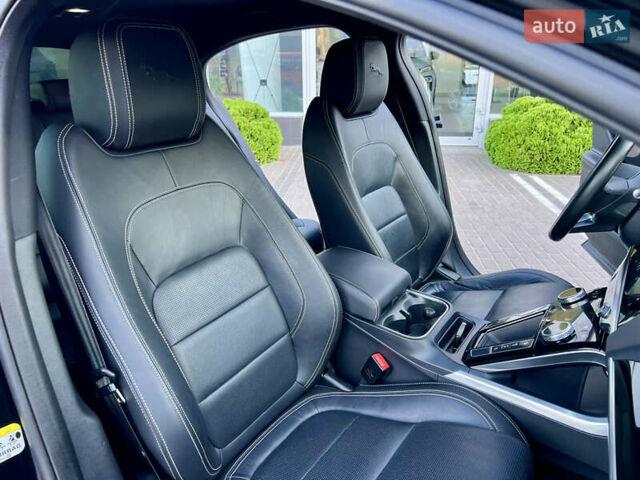 Черный Ягуар I-Pace, объемом двигателя 0 л и пробегом 90 тыс. км за 25950 $, фото 85 на Automoto.ua