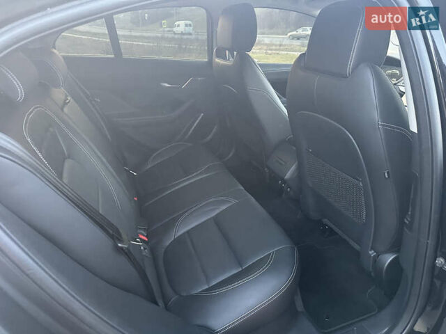 Черный Ягуар I-Pace, объемом двигателя 0 л и пробегом 62 тыс. км за 27400 $, фото 21 на Automoto.ua